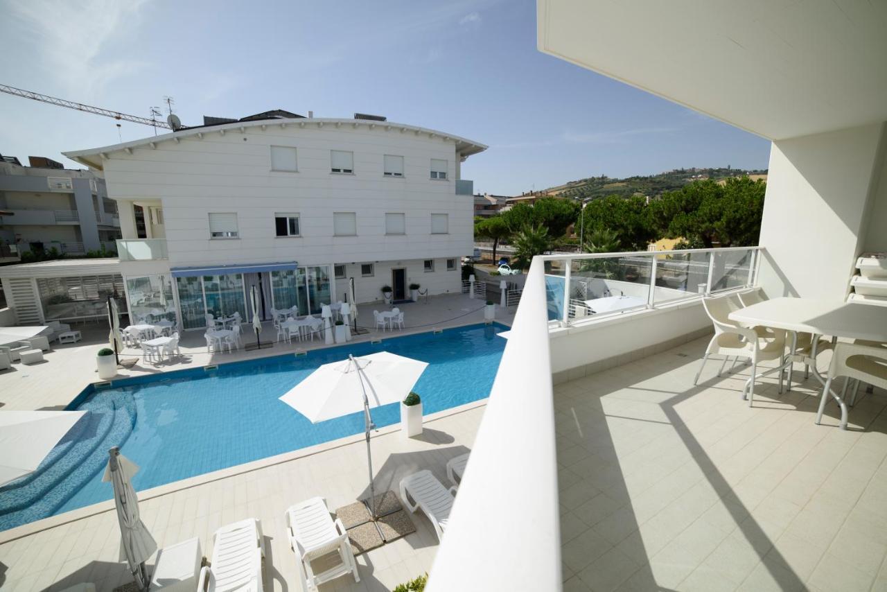 Case Vacanze Blue Bay Resort ロゼート・デッリ・アブルッツィ エクステリア 写真