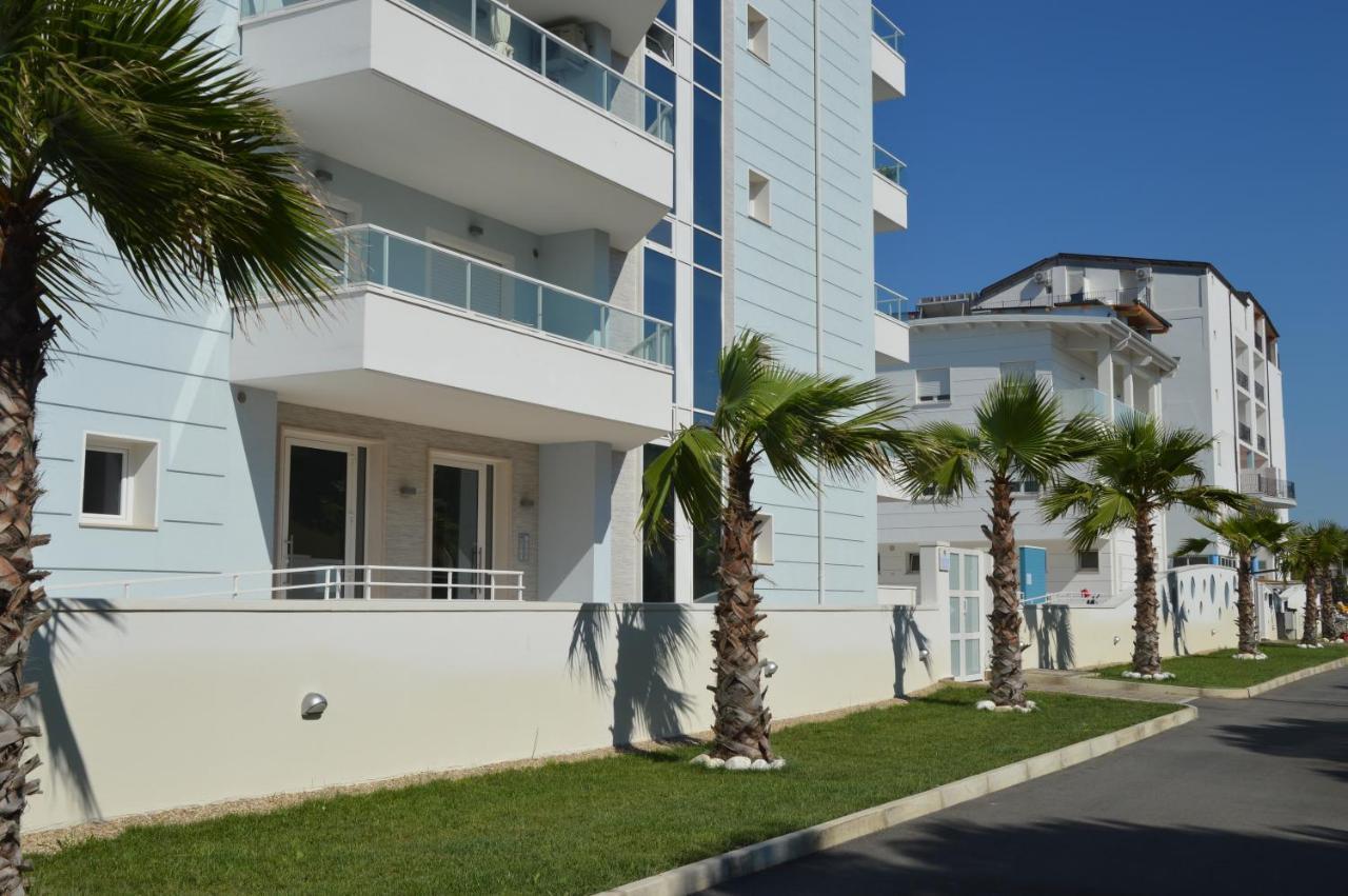 Case Vacanze Blue Bay Resort ロゼート・デッリ・アブルッツィ エクステリア 写真