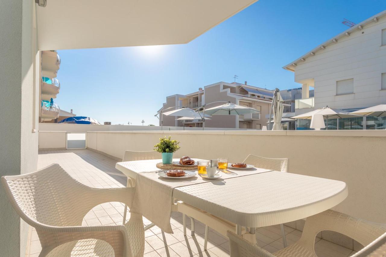 Case Vacanze Blue Bay Resort ロゼート・デッリ・アブルッツィ エクステリア 写真