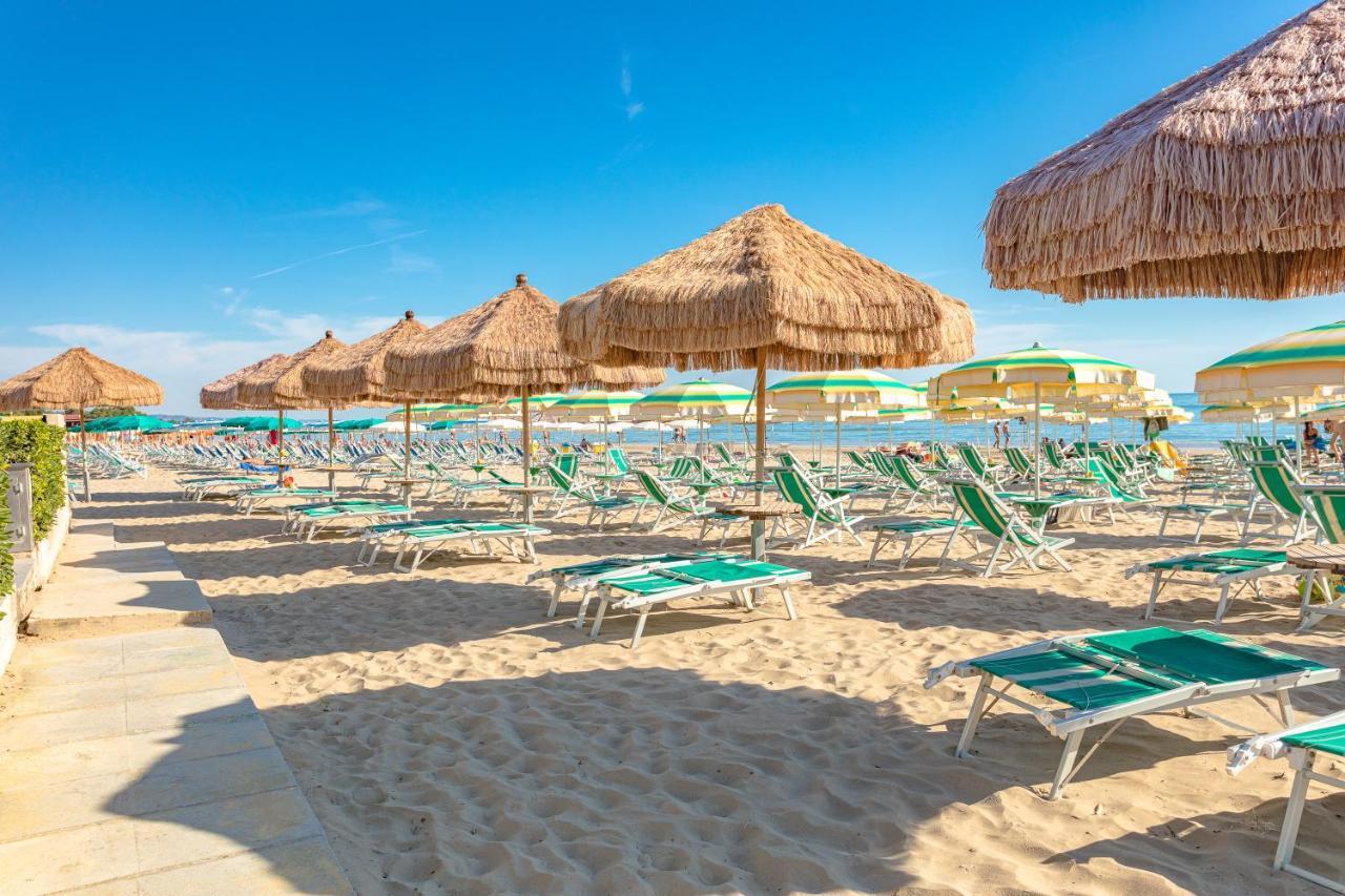 Case Vacanze Blue Bay Resort ロゼート・デッリ・アブルッツィ エクステリア 写真