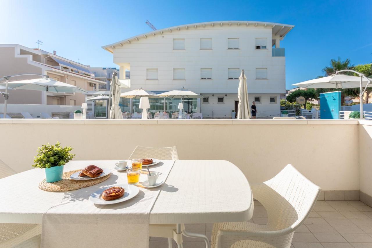Case Vacanze Blue Bay Resort ロゼート・デッリ・アブルッツィ エクステリア 写真
