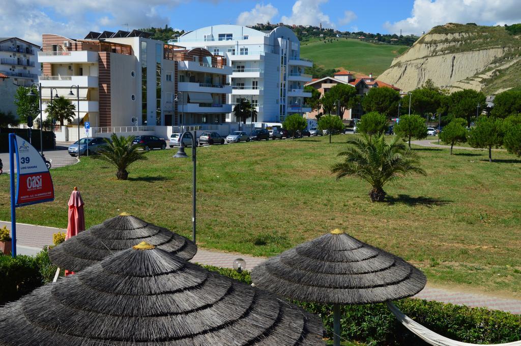 Case Vacanze Blue Bay Resort ロゼート・デッリ・アブルッツィ エクステリア 写真