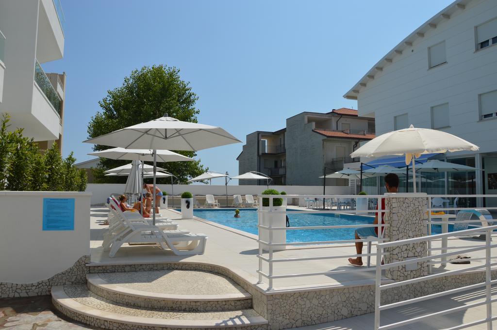 Case Vacanze Blue Bay Resort ロゼート・デッリ・アブルッツィ エクステリア 写真